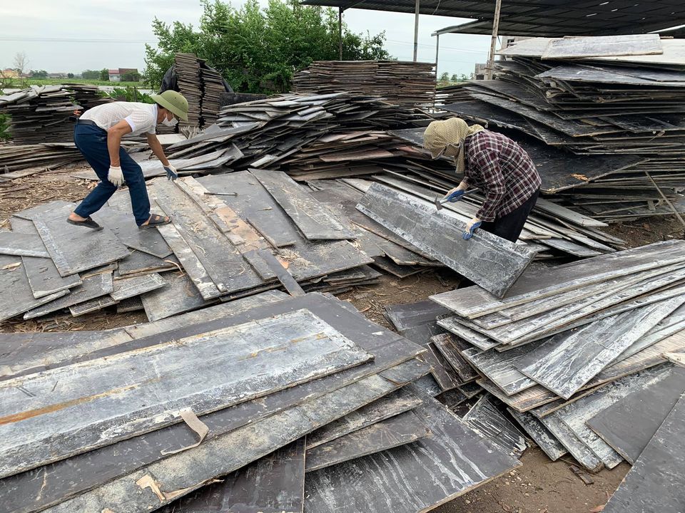 Có nên bán ván phủ phim cũ
